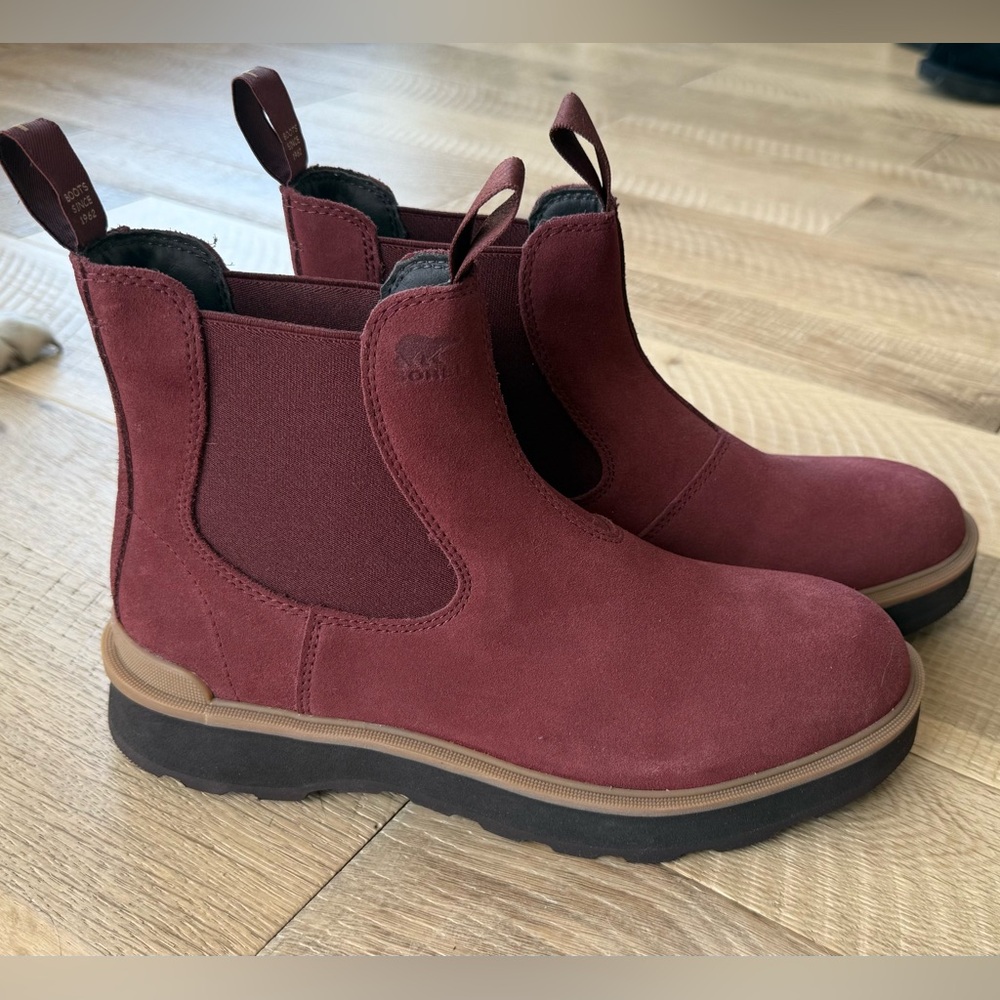 Sorel Women's Hi-Line Chelsea Boots